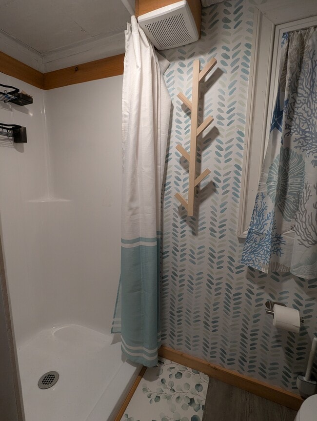 Building Photo - 16 Pine St