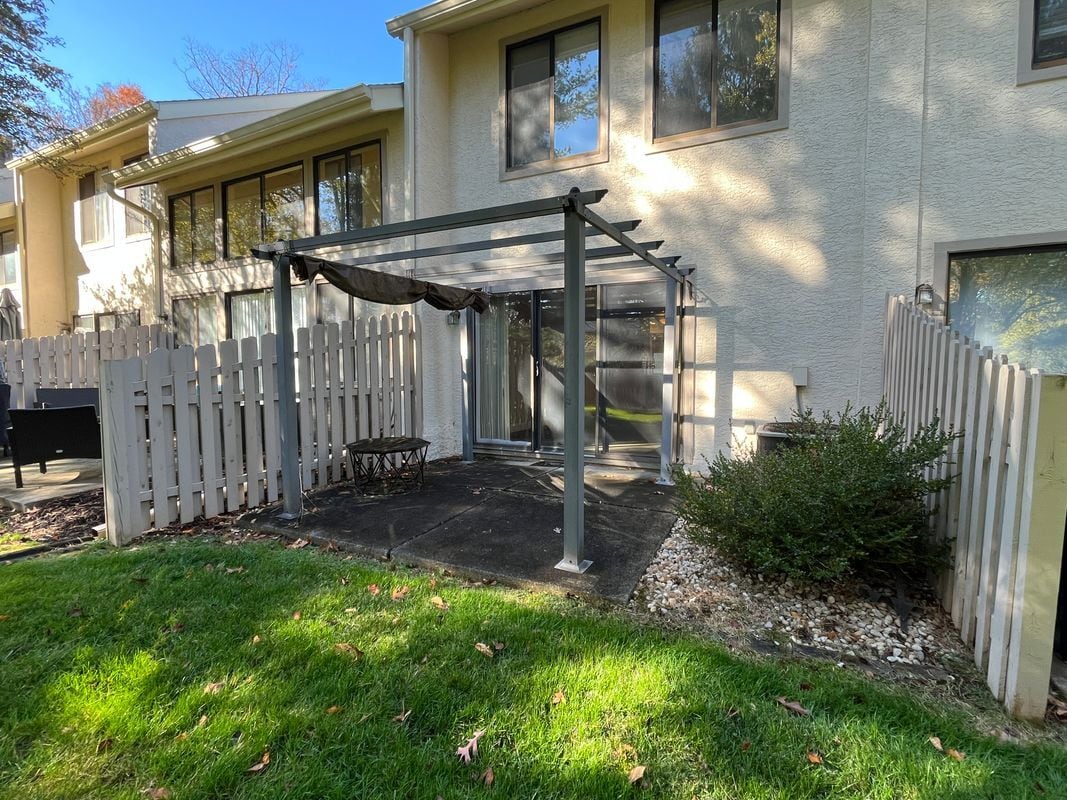 Building Photo - 42 Landmark Dr