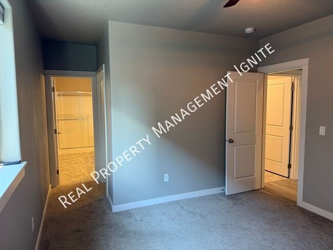 Building Photo - 2569 NW Spruce Pl