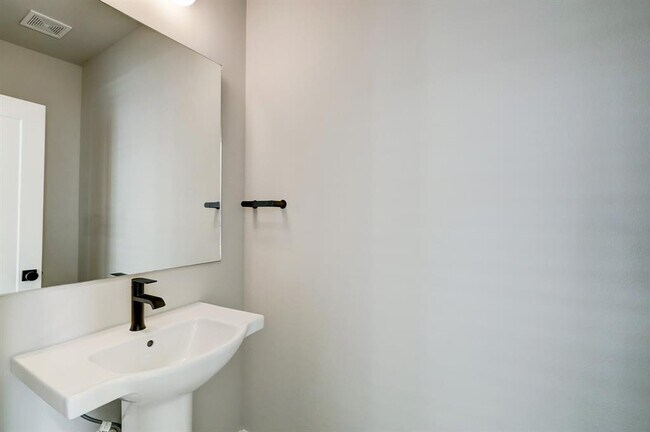 Building Photo - 5822 Cebra St