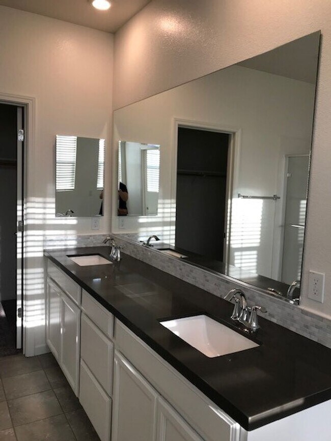 Building Photo - Beautiful home in Natomas, 3+2.5, 2-story, 2-car tandem garage, close to fwy & shopping