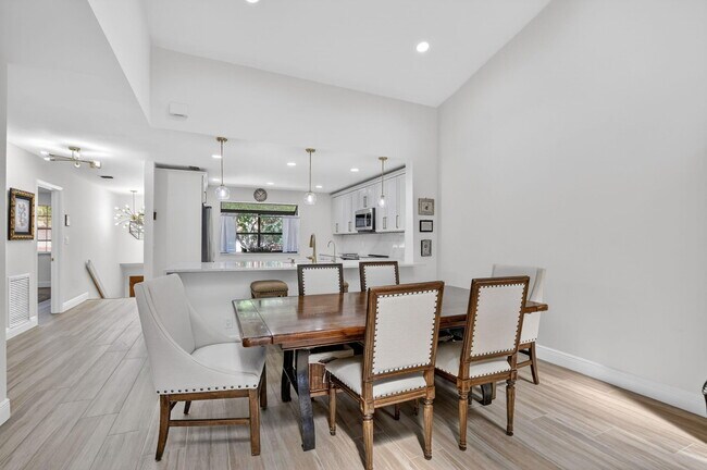Building Photo - 7917 La Mirada Dr