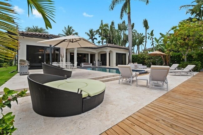 Building Photo - 2437 Castilla Isle