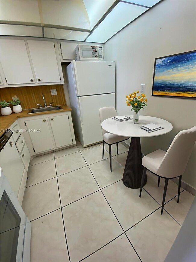 Building Photo - 16751 NE 9th Ave