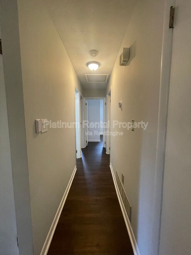 Building Photo - 2564 Timberly Dr SE