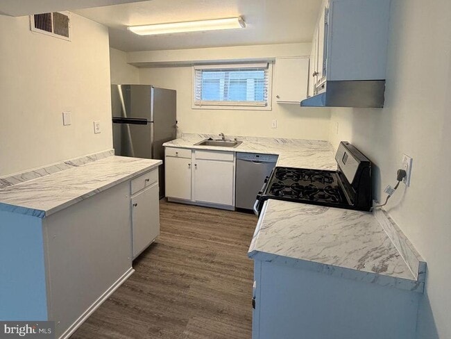 Building Photo - 5485 Harpers Farm Rd