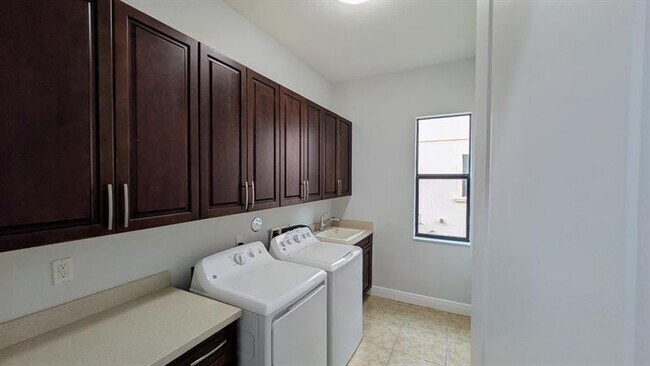 Building Photo - 11555 NW 81st Pl