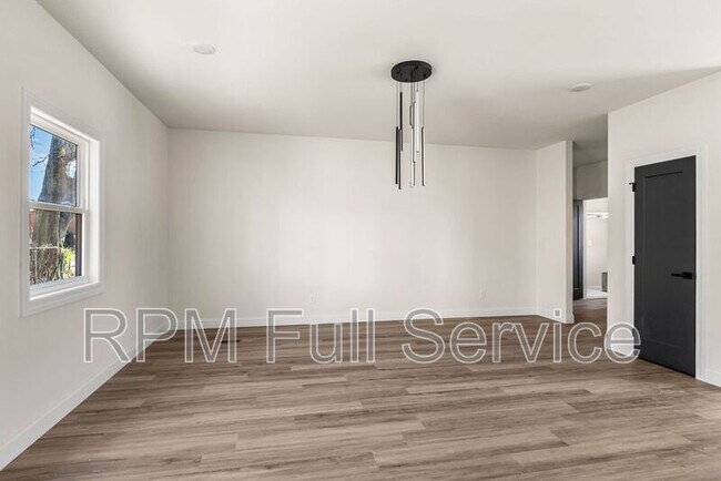 Building Photo - 2134 25th Ave N