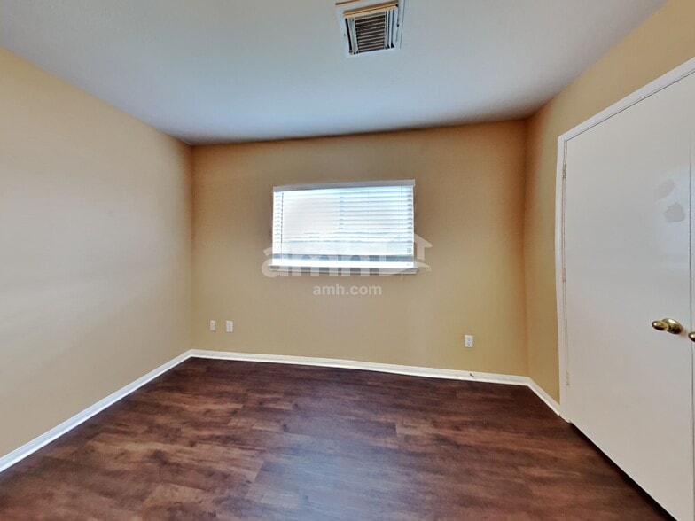 Building Photo - 4942 Pinder Ln