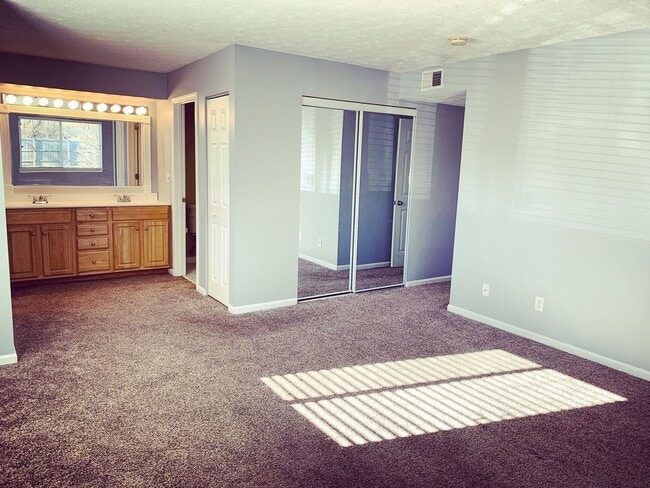 Building Photo - Spacious 3-Bedroom Ground-Floor Condo with...