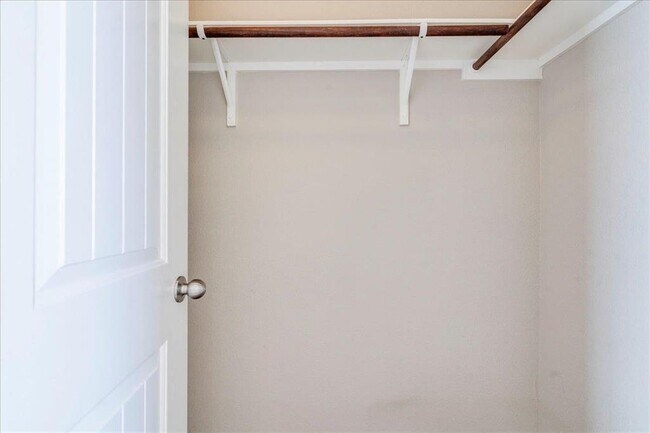 Building Photo - 185 Housefinch Loop