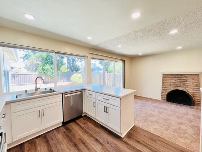 Building Photo - Move-In Ready 4BD/2BA Single Story, Ranch-...