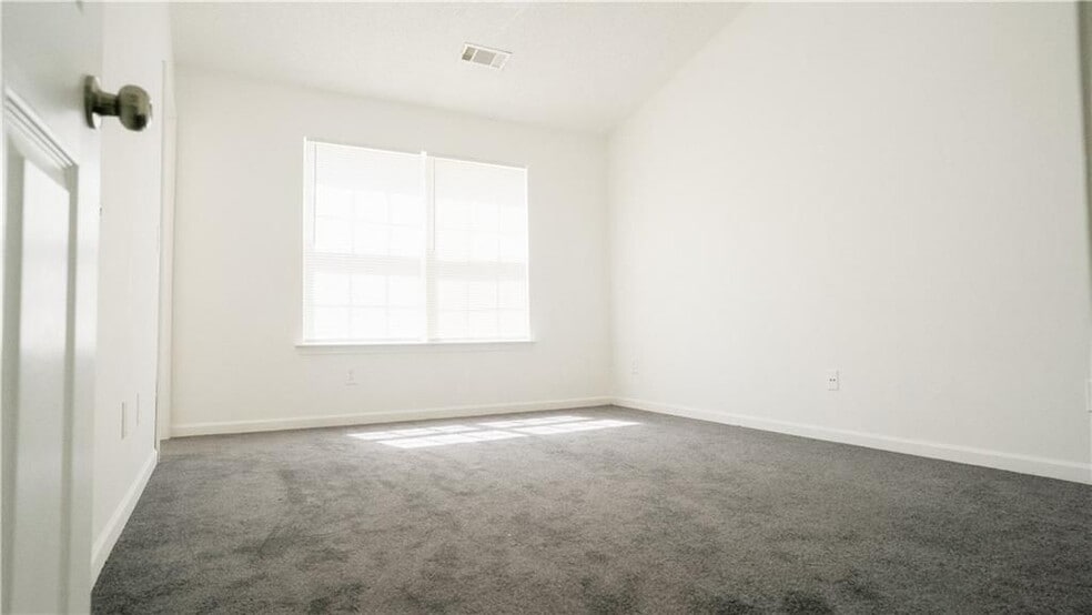 Building Photo - 605 Chase Ln