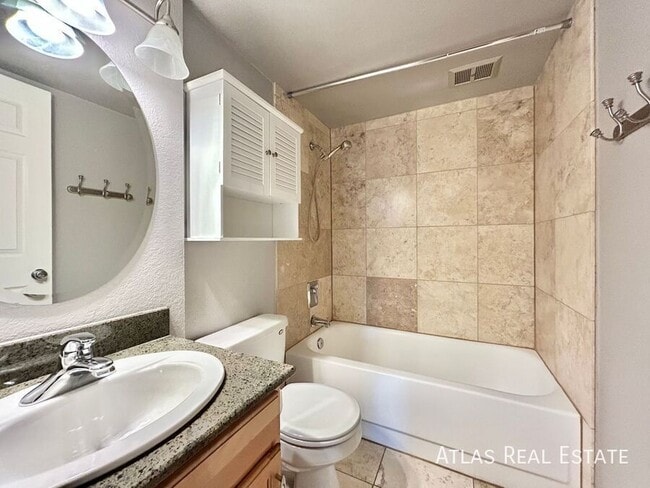 Building Photo - 909 Logan St