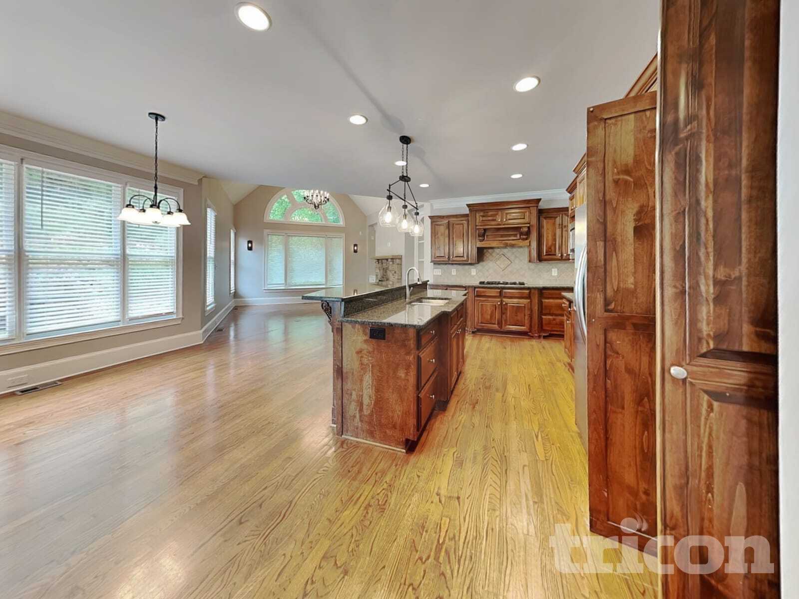 Building Photo - 5840 Cool Springs Dr