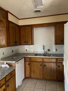 Building Photo - 4810 Robertson Dr