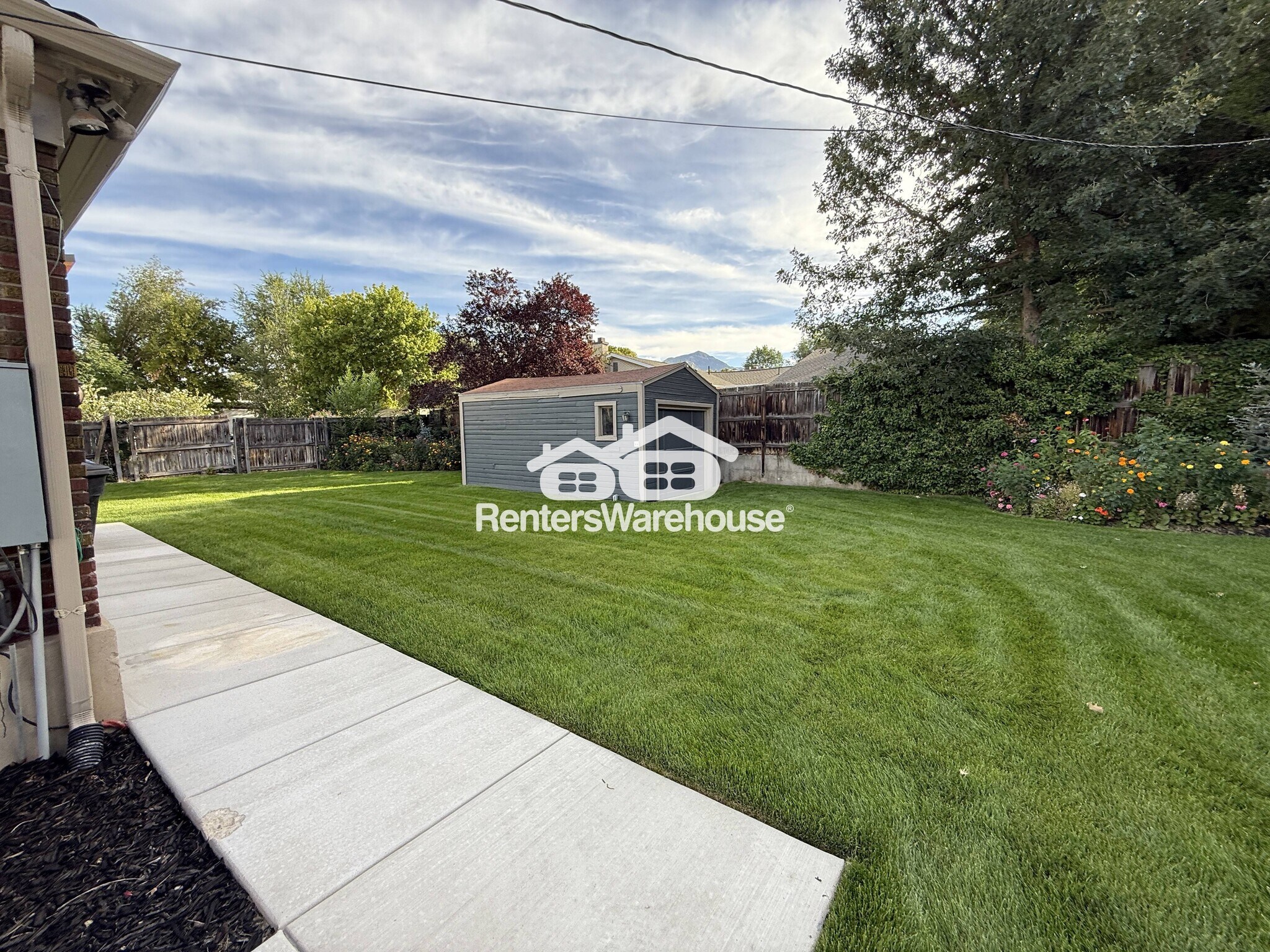 Building Photo - 4555 Highland Dr.