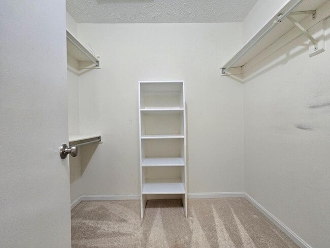 Building Photo - 7660 Willow Point Dr