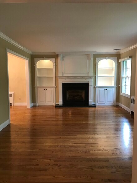 Formal living room - 10 Rellim Dr