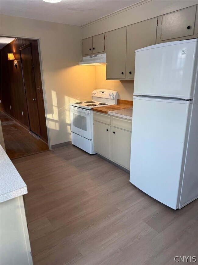 Building Photo - 4593 Brookhill Dr S