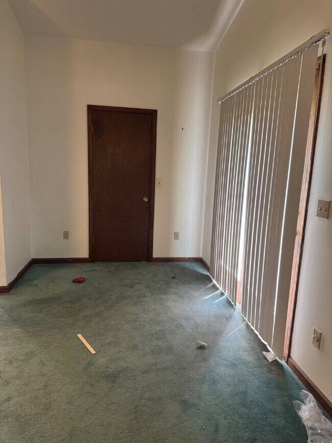 Building Photo - 3 bedroom 2 Bathroom home