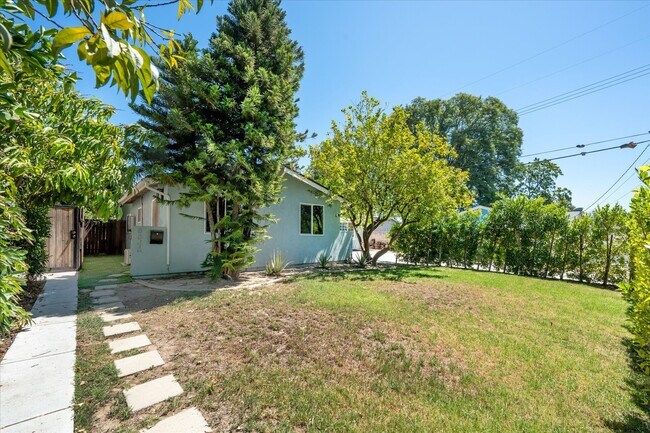 Building Photo - 8846 Laramie Ave