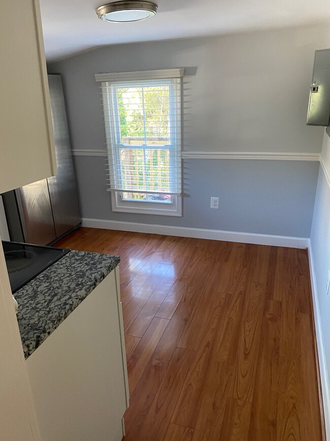 Building Photo - 438 Main St