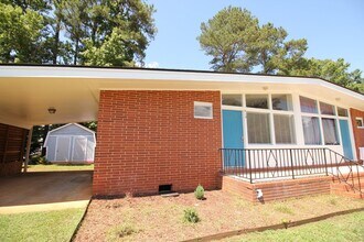 Building Photo - Beautiful 2 Bedroom, 1 Bath home is West Raleigh!  Pet Friendly
