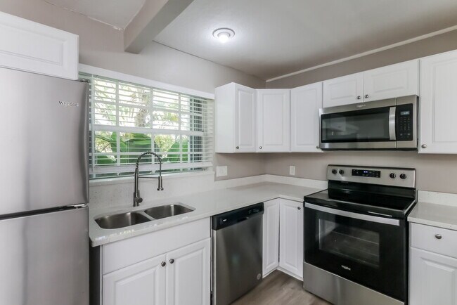 Building Photo - 1001 SW 25th Ave