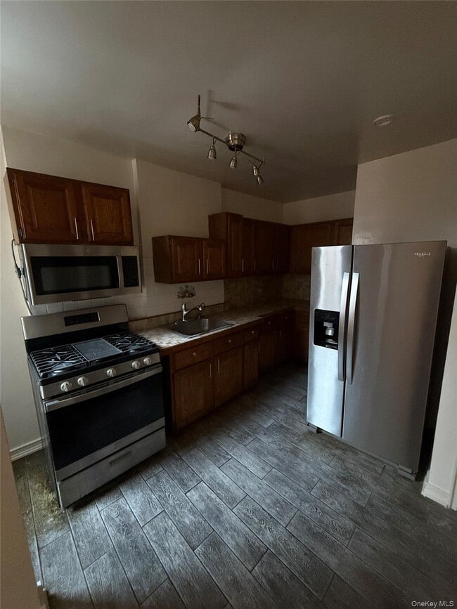 Building Photo - 770 Bronx River Rd