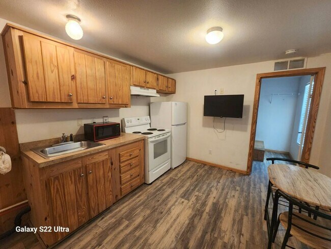 Building Photo - 1124 Gary Terrace
