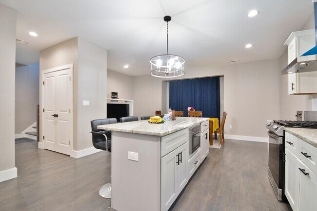Building Photo - 150 Clove Ave