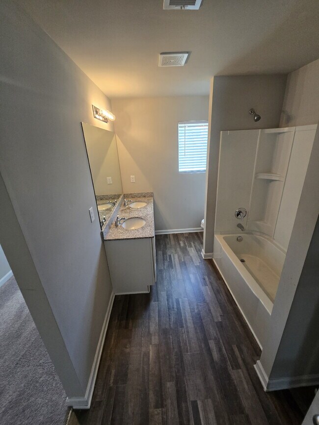 Building Photo - 1212 Christy Ct