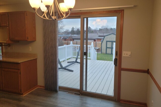 Building Photo - 3-Bedroom/2.5-Bath, Great Neighborhood