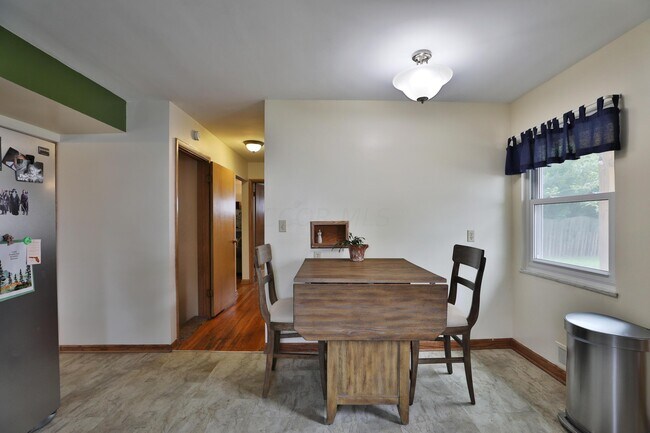 Building Photo - 714 Island Ct