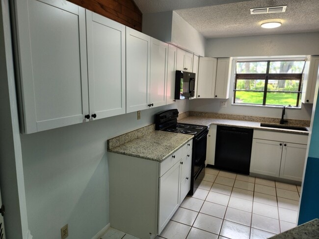 Building Photo - 196 White Fawn Dr