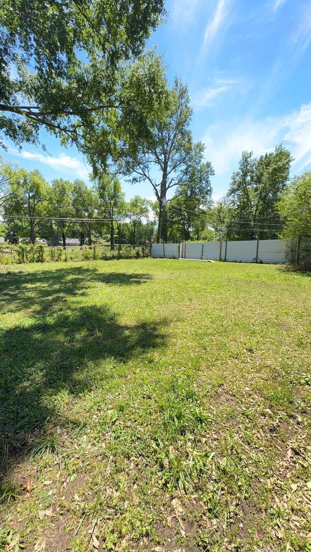 Building Photo - Charming 2 bedroom, 1 bathroom duplex