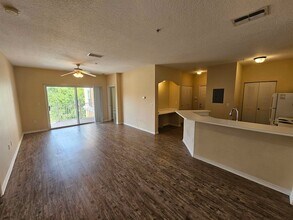 Building Photo - 605 Fairway Dr
