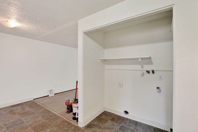 Building Photo - 4801 NE Killingsworth St