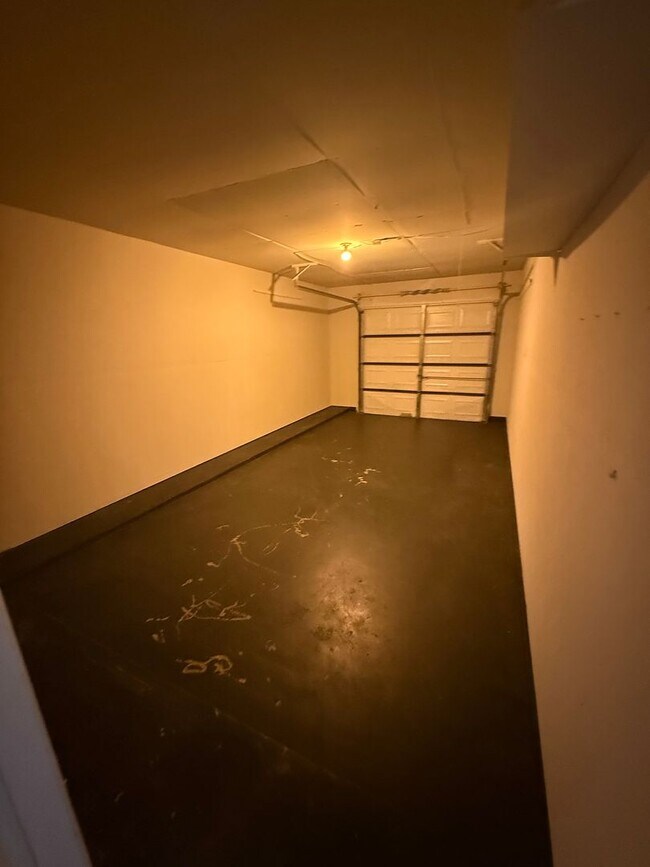 Building Photo - GLENBROOK6728-30