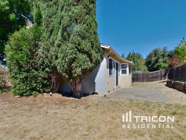 Building Photo - 2076 Harte Ct