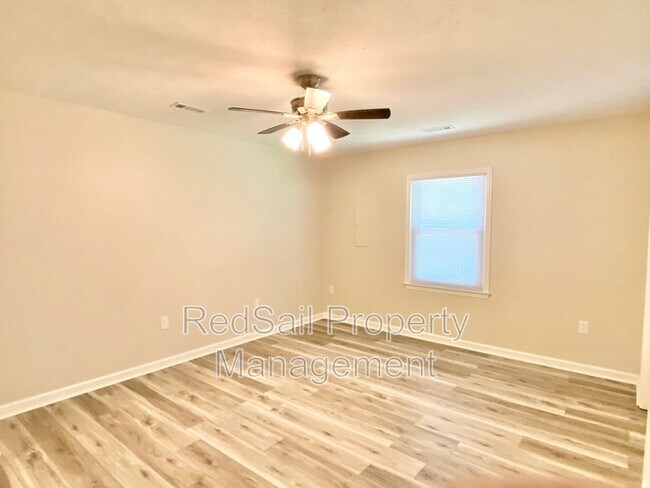 Building Photo - 39 Whites Ln