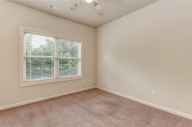 Building Photo - 10424 Park Walk Point