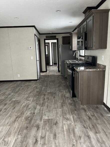 Building Photo - 333 E Lakewood Blvd