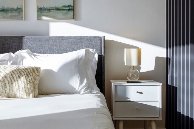 Building Photo - 212 West Dr