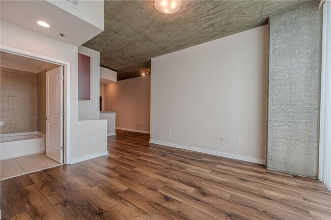 Building Photo - 3324 Peachtree Rd NE