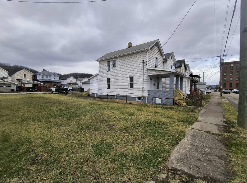 Building Photo - 2231 Charles St