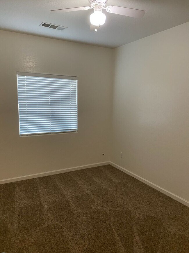 Building Photo - 2022 Muscat Ave