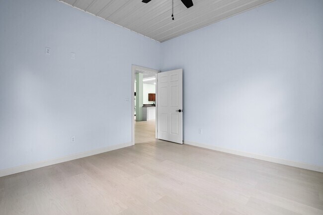 Building Photo - 7795 Loches Rd