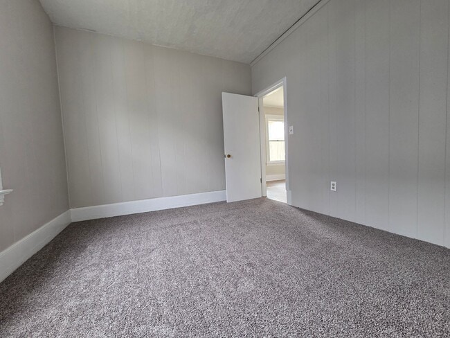 Building Photo - 1618 W Spofford Ave